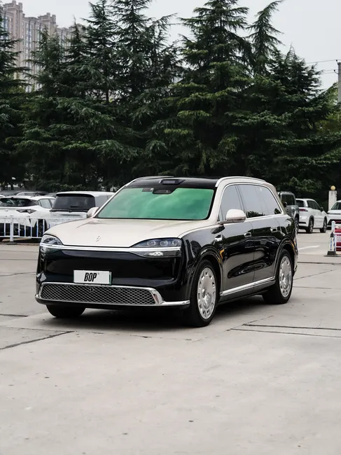 银灰色 SUV · 克制色调，舒展车身实拍1