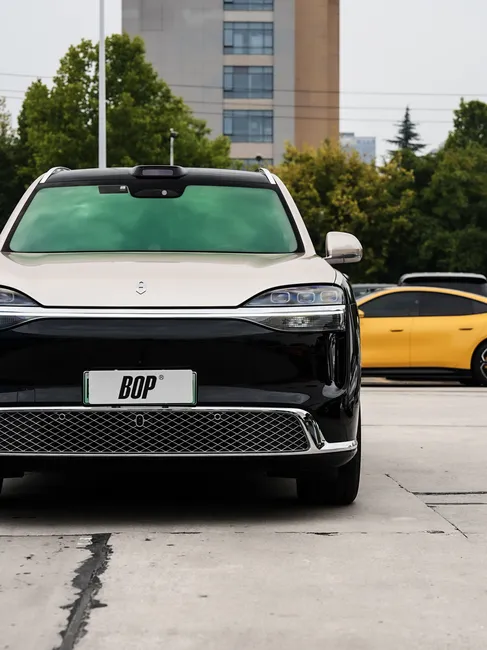 银灰色 SUV · 克制色调，舒展车身实拍2