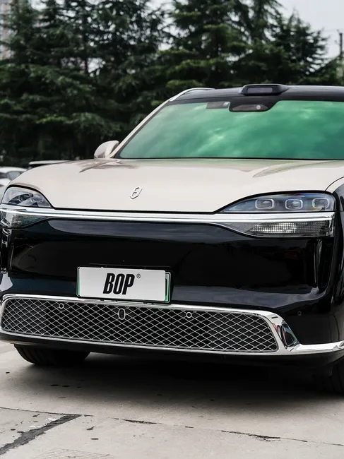 银灰色 SUV · 克制色调，舒展车身实拍3