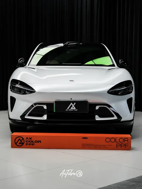 MG 敞篷跑车 · 白色车身，运动姿态实拍1