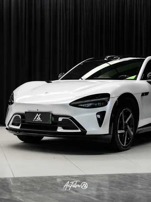 MG 敞篷跑车 · 白色车身，运动姿态实拍3