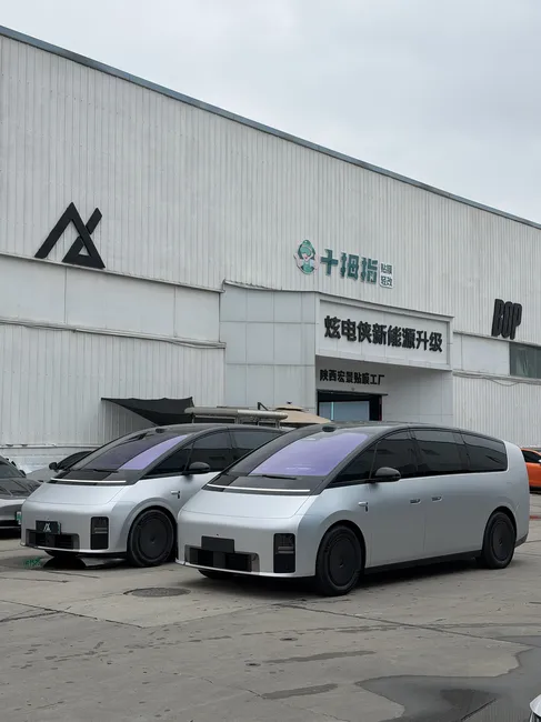 多车型展示 · 车窗光影与整车搭配实拍1