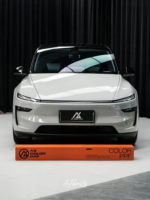 长安启源轿车 · 银色车身，流畅光影实拍1
